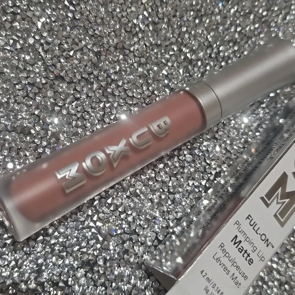 ❇️CHILL NIGHT Buxom Full-On Plumping Lip Matte NWT